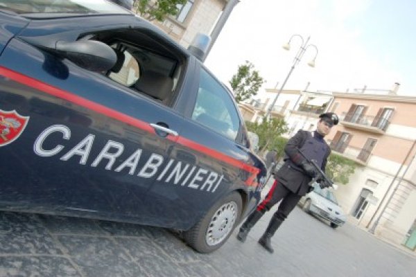 O româncă fără permis a lovit cinci pietoni, într-o staţie de autobuz din Roma